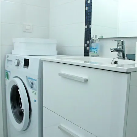 Aircon Americas 2min Off A 1 Bedrm Wifi Daire *